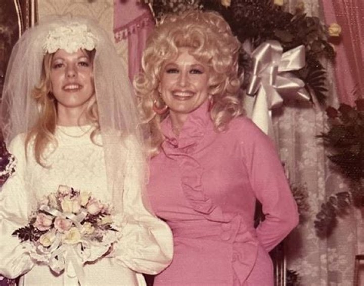 Freida Estelle Parton » Age, Net Worth, Family, Bio, News