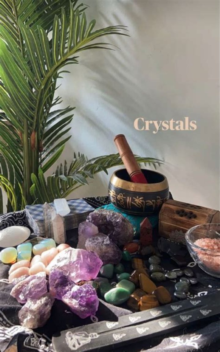 How to curate the cutest crystal set up